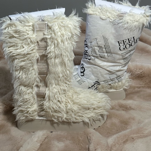 UGG Fluff Momma Sugar Boot - Picture 5 of 5